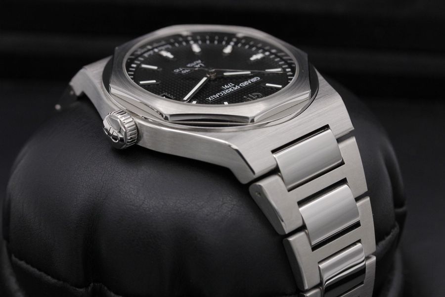 Girard Perregaux Laureato 81010-11-634-11A
